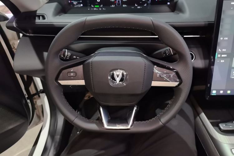 Used CHANGAN Eado PHEV 2025 Smart New Blue Whale 145KM Battleship Edition Steering Wheel