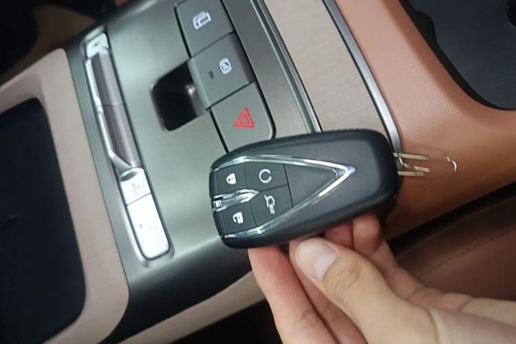 Used CHANGAN Eado PHEV 2025 Smart New Blue Whale 145KM Battleship Edition Vehicle Key