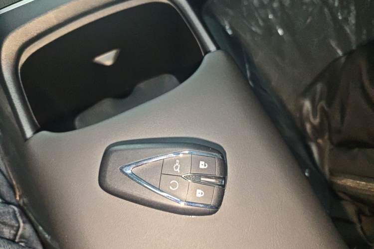 Used CHANGAN Eado PHEV 2025 Smart New Blue Whale 145KM High-Energy Edition Vehicle Key