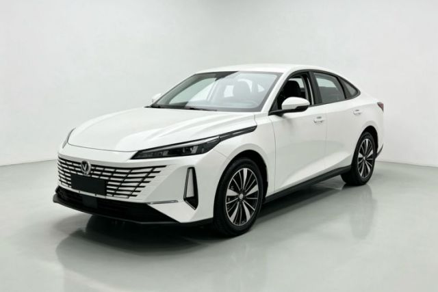 Używany CHANGAN Eado PHEV 2025 Smart New Blue Whale 145KM High-Energy Edition