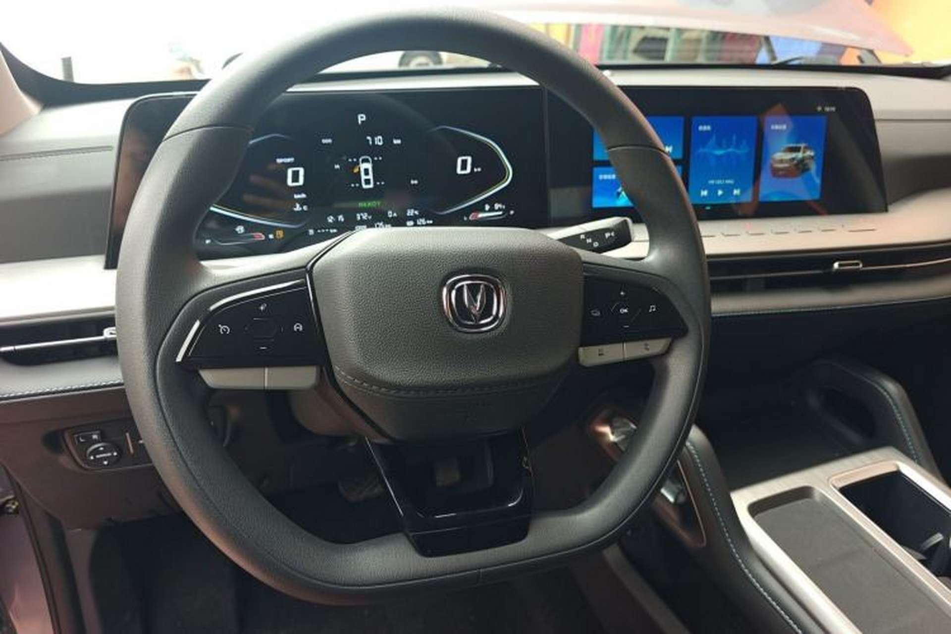 Used CHANGAN Hunter 2024 Warrior Edition Luxury Model Dual-Motor All-Wheel Drive with Extra-Long Cargo Box Steering Wheel