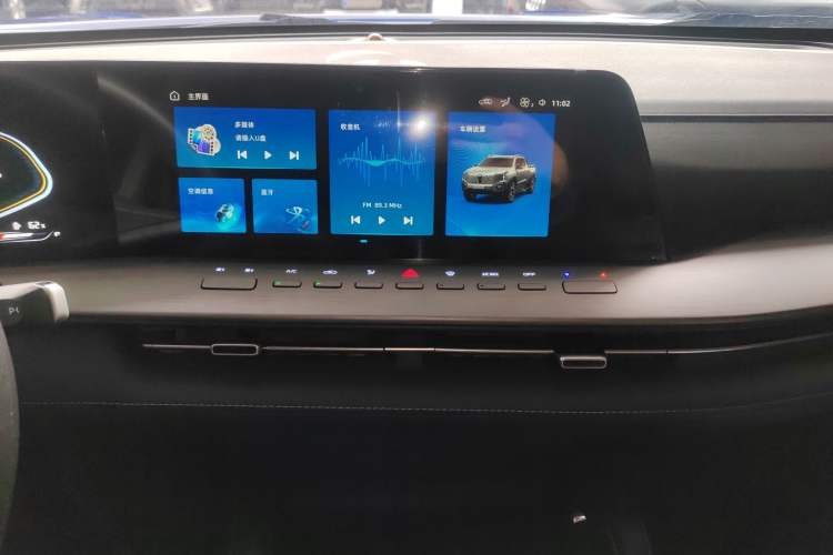 Used CHANGAN Hunter 2024 Warrior Edition Luxury Model Dual-Motor All-Wheel Drive with Extra-Long Cargo Box Audio And AC Panel