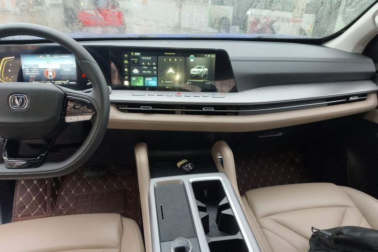 Used CHANGAN Hunter 2024 Knight Edition Flagship Model Dual-Motor All-Wheel Drive Standard Box Center Console