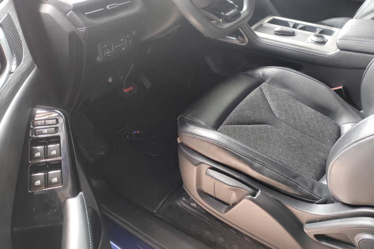 Used CHANGAN Hunter 2024 Warrior Edition Luxury Model Dual-Motor All-Wheel Drive with Extra-Long Cargo Box Driver Seat