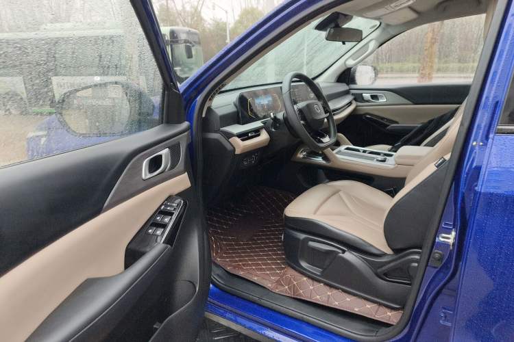 Used CHANGAN Hunter 2024 Knight Edition Flagship Model Dual-Motor All-Wheel Drive Standard Box Driver Seat