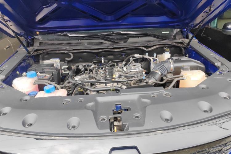 Used CHANGAN Hunter 2024 Warrior Edition Luxury Model Dual-Motor All-Wheel Drive with Extra-Long Cargo Box Engine Bay