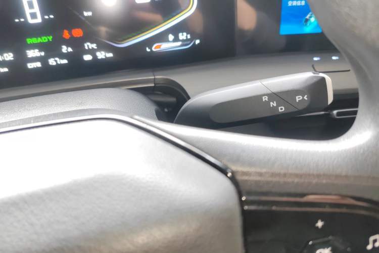 Used CHANGAN Hunter 2024 Warrior Edition Luxury Model Dual-Motor All-Wheel Drive with Extra-Long Cargo Box Gear Lever