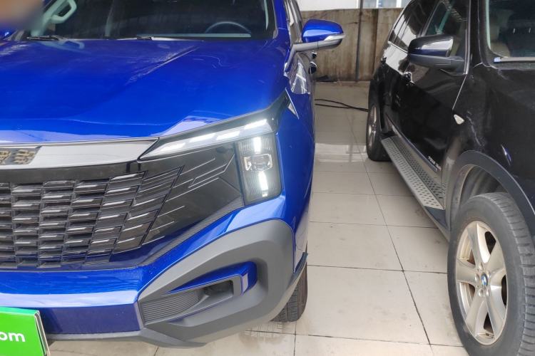 Used CHANGAN Hunter 2024 Warrior Edition Luxury Model Dual-Motor All-Wheel Drive with Extra-Long Cargo Box Left Front Headlight