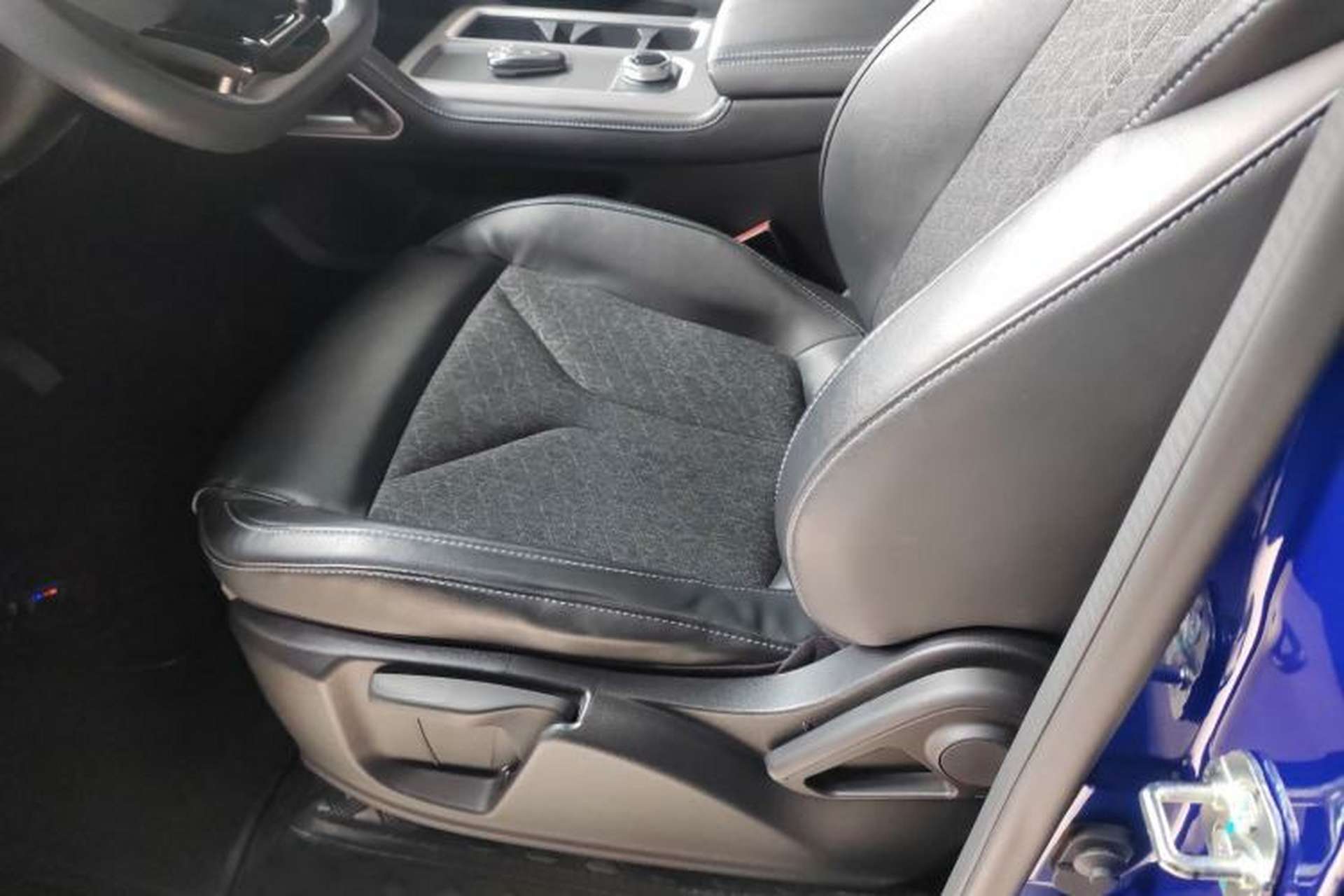 Used CHANGAN Hunter 2024 Warrior Edition Luxury Model Dual-Motor All-Wheel Drive with Extra-Long Cargo Box Left Front Seat