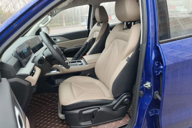 Used CHANGAN Hunter 2024 Knight Edition Flagship Model Dual-Motor All-Wheel Drive Standard Box Left Front Seat