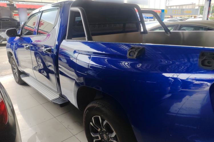 Used CHANGAN Hunter 2024 Warrior Edition Luxury Model Dual-Motor All-Wheel Drive with Extra-Long Cargo Box Left Side