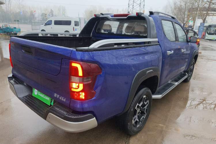 Used CHANGAN Hunter 2024 Knight Edition Flagship Model Dual-Motor All-Wheel Drive Standard Box Rear Right 45 Deg