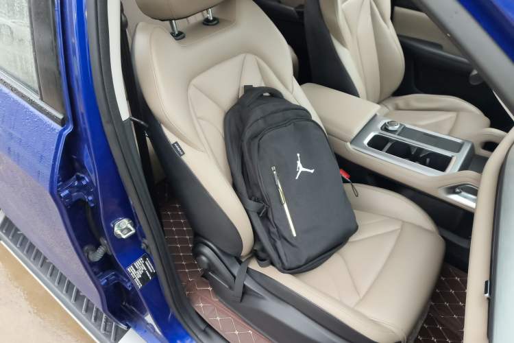 Used CHANGAN Hunter 2024 Knight Edition Flagship Model Dual-Motor All-Wheel Drive Standard Box Right Front Seat