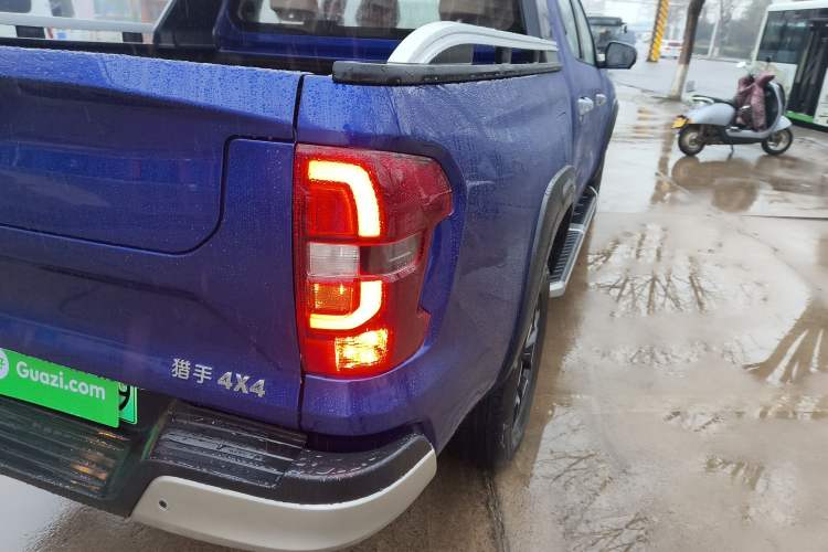 Used CHANGAN Hunter 2024 Knight Edition Flagship Model Dual-Motor All-Wheel Drive Standard Box Right Rear Taillight