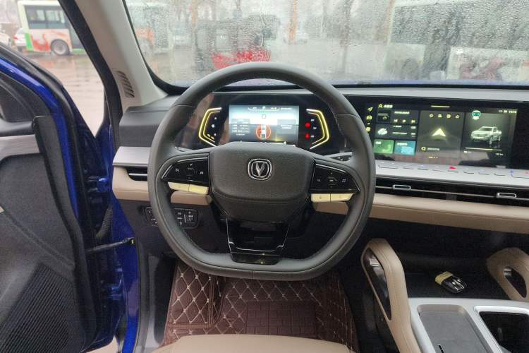 Used CHANGAN Hunter 2024 Knight Edition Flagship Model Dual-Motor All-Wheel Drive Standard Box Steering Wheel