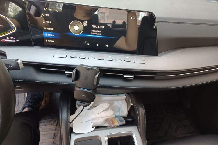 Used CHANGAN Hunter 2024 Warrior Edition Luxury Model Dual-Motor All-Wheel Drive Standard Box Audio And AC Panel