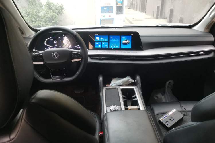 Used CHANGAN Hunter 2024 Warrior Edition Luxury Model Dual-Motor All-Wheel Drive with Extra-Long Cargo Box Center Console