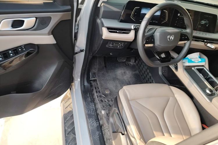 Used CHANGAN Hunter 2024 Knight Edition Flagship Model Dual-Motor All-Wheel Drive Standard Box Driver Seat