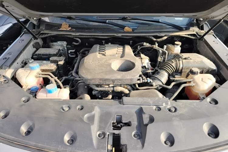 Used CHANGAN Hunter 2024 Knight Edition Flagship Model Dual-Motor All-Wheel Drive Standard Box Engine Bay
