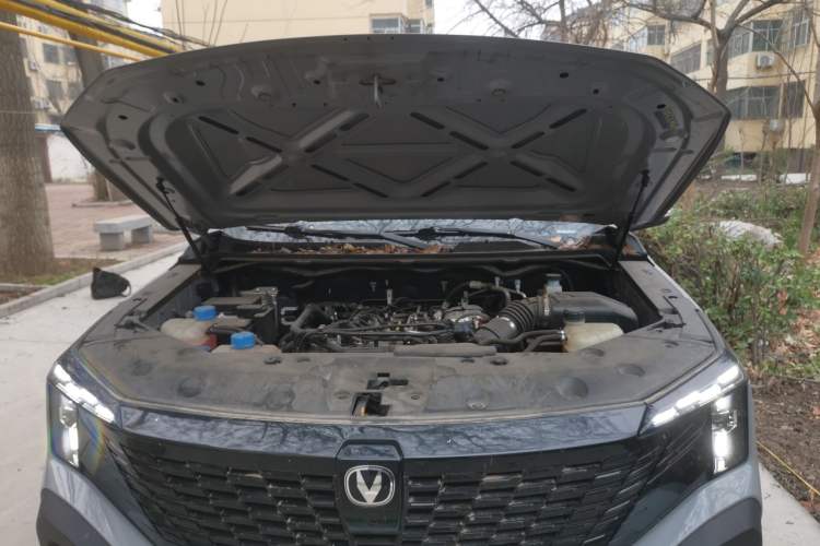 Used CHANGAN Hunter 2024 Warrior Edition Luxury Model Dual-Motor All-Wheel Drive with Extra-Long Cargo Box Engine Bay