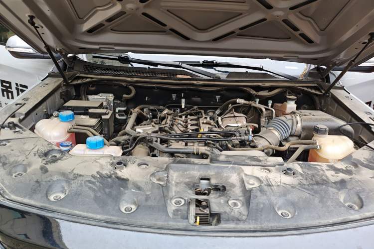 Used CHANGAN Hunter 2024 Warrior Edition Luxury Model Dual-Motor All-Wheel Drive with Extra-Long Cargo Box Engine Bay