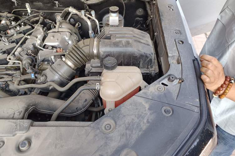 Used CHANGAN Hunter 2024 Warrior Edition Luxury Model Dual-Motor All-Wheel Drive Standard Box Engine Bay Left
