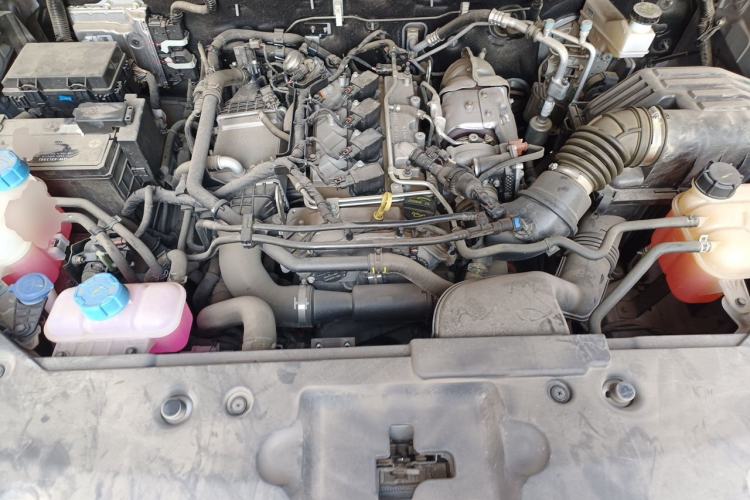 Used CHANGAN Hunter 2024 Warrior Edition Luxury Model Dual-Motor All-Wheel Drive Standard Box Engine Bay
