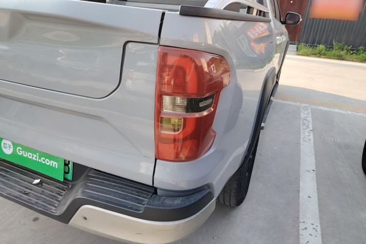 Used CHANGAN Hunter 2024 Knight Edition Flagship Model Dual-Motor All-Wheel Drive Standard Box Exterior 3