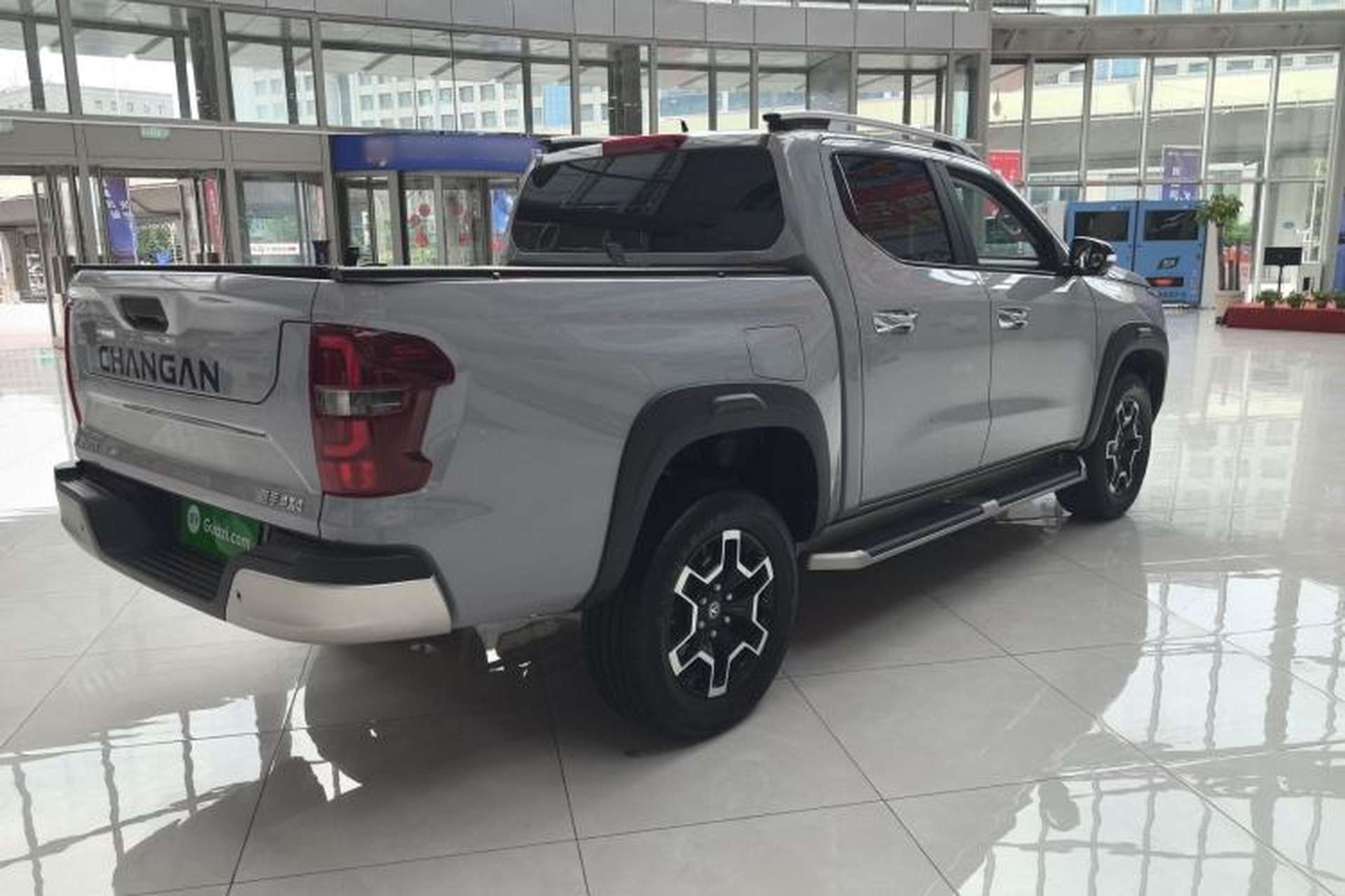 Used CHANGAN Hunter 2024 Knight Edition Flagship Model Dual-Motor All-Wheel Drive Standard Box Exterior 3