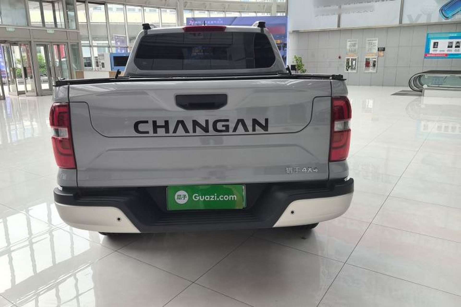 Used CHANGAN Hunter 2024 Knight Edition Flagship Model Dual-Motor All-Wheel Drive Standard Box Exterior 4