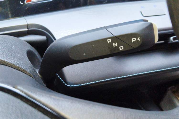 Used CHANGAN Hunter 2024 Warrior Edition Luxury Single-Motor Ultra-Long Box Gear Lever