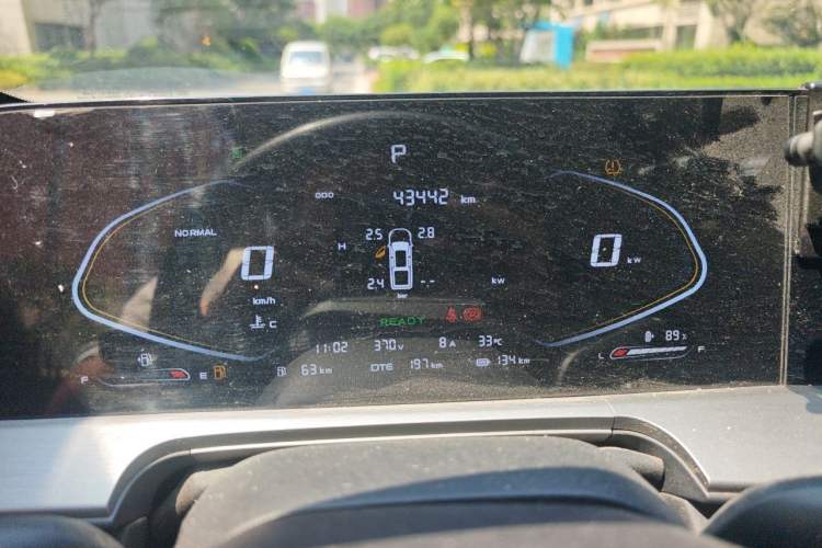 Used CHANGAN Hunter 2024 Warrior Edition Luxury Model Dual-Motor All-Wheel Drive with Extra-Long Cargo Box Instrument Cluster