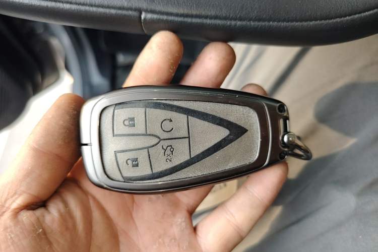 Used CHANGAN Hunter 2024 Knight Edition Flagship Model Dual-Motor All-Wheel Drive Standard Box Interior 1