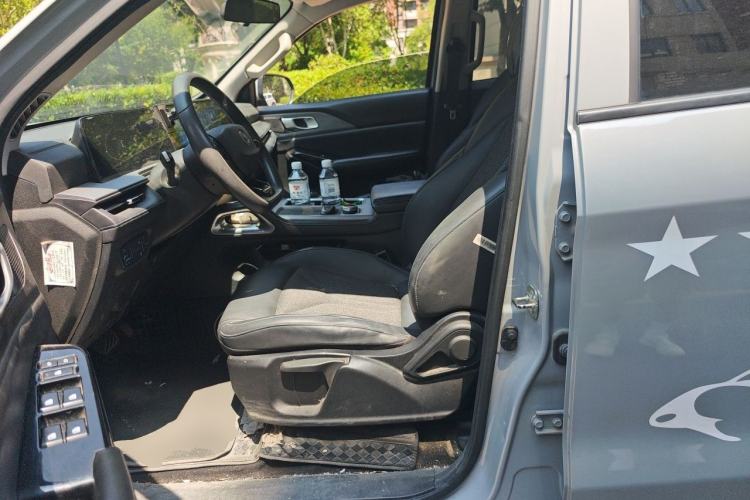Used CHANGAN Hunter 2024 Warrior Edition Luxury Model Dual-Motor All-Wheel Drive with Extra-Long Cargo Box Left Front Seat