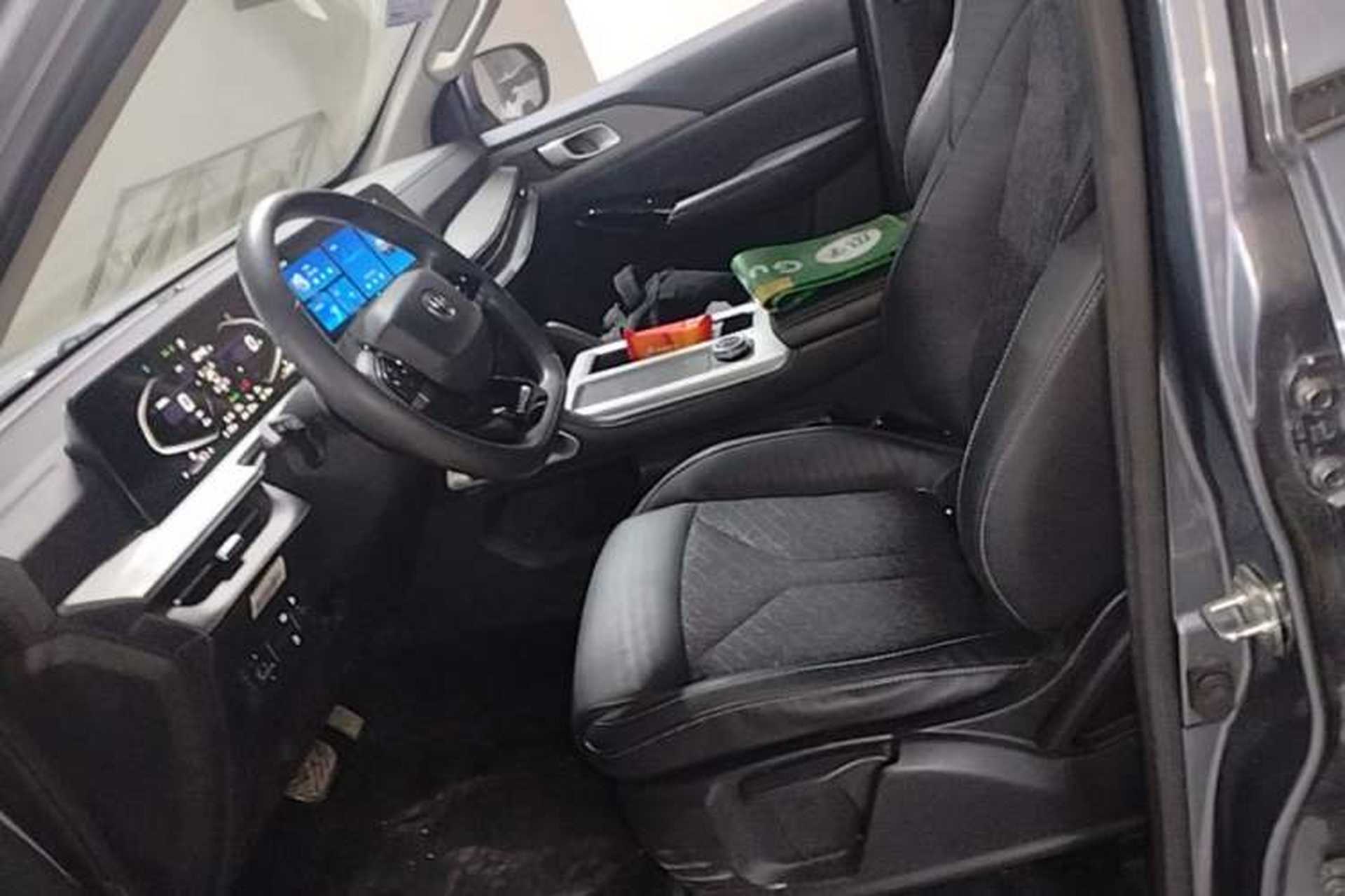 Used CHANGAN Hunter 2024 Warrior Edition Luxury Model Dual-Motor All-Wheel Drive with Extra-Long Cargo Box Left Front Seat
