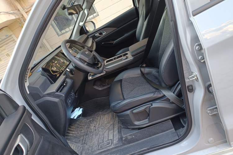 Used CHANGAN Hunter 2024 Warrior Edition Luxury Model Dual-Motor All-Wheel Drive Standard Box Left Front Seat