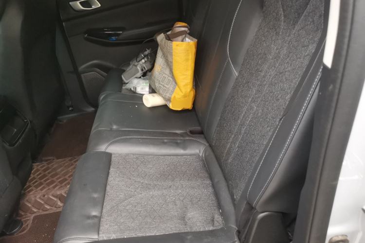 Used CHANGAN Hunter 2024 Warrior Edition Luxury Model Dual-Motor All-Wheel Drive with Extra-Long Cargo Box Left Rear Seat