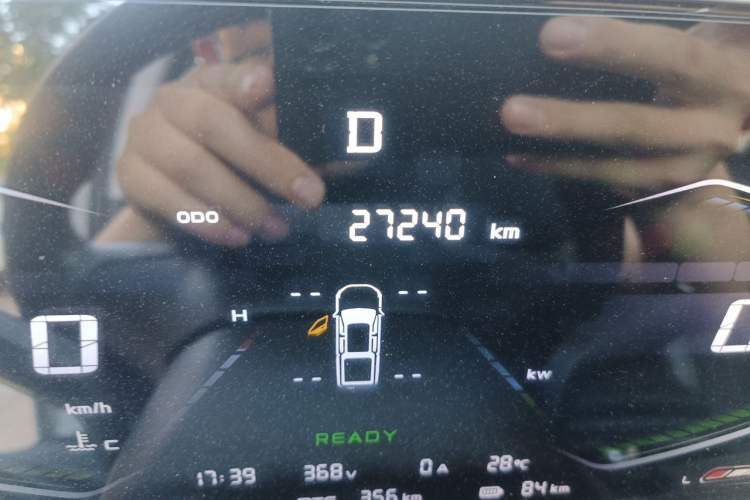 Used CHANGAN Hunter 2024 Warrior Edition Luxury Model Dual-Motor All-Wheel Drive Standard Box Odometer Close Up