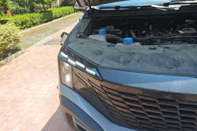 Used CHANGAN Hunter 2024 Warrior Edition Luxury Model Dual-Motor All-Wheel Drive with Extra-Long Cargo Box Right Front Headlight