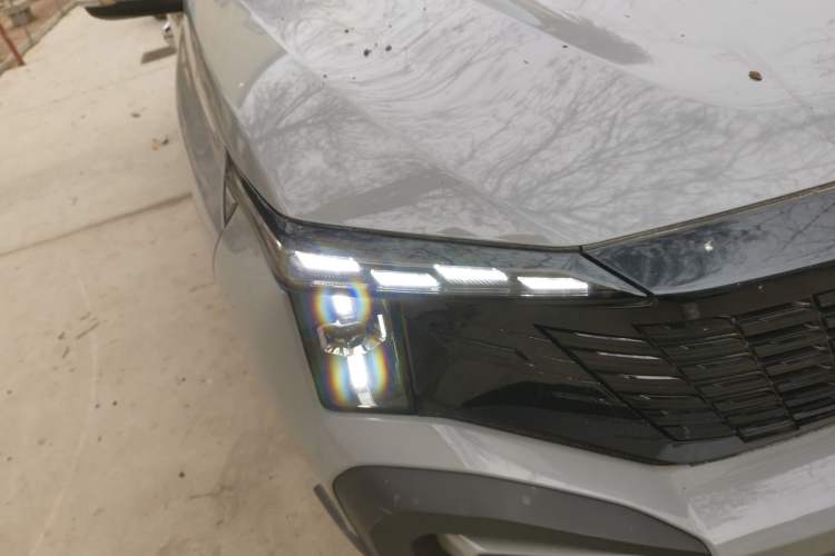 Used CHANGAN Hunter 2024 Warrior Edition Luxury Model Dual-Motor All-Wheel Drive with Extra-Long Cargo Box Right Front Headlight