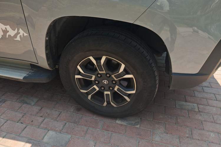 Used CHANGAN Hunter 2024 Warrior Edition Luxury Model Dual-Motor All-Wheel Drive with Extra-Long Cargo Box Right Front Wheel Hub