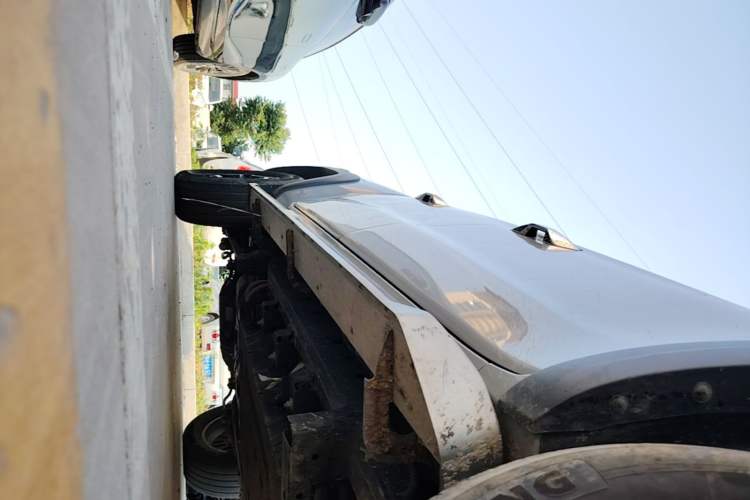 Used CHANGAN Hunter 2024 Knight Edition Flagship Model Dual-Motor All-Wheel Drive Standard Box Right Side Sill