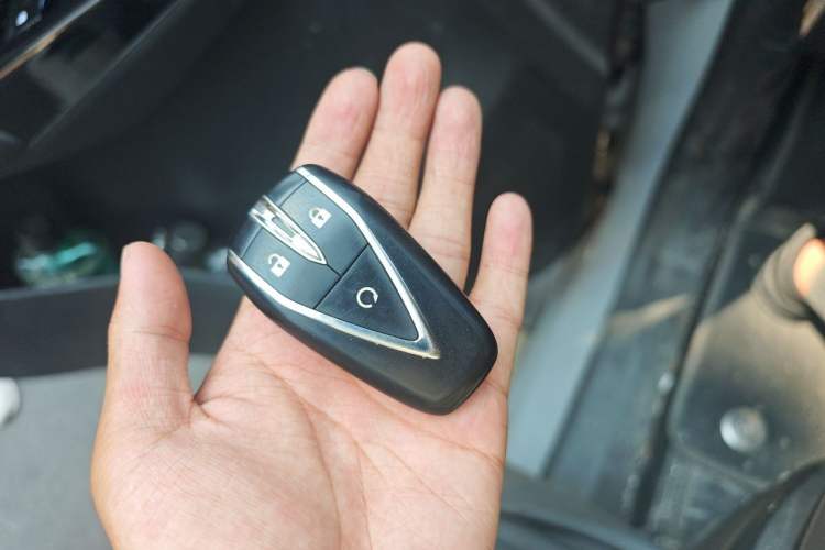 Used CHANGAN Hunter 2024 Warrior Edition Luxury Model Dual-Motor All-Wheel Drive with Extra-Long Cargo Box Vehicle Key