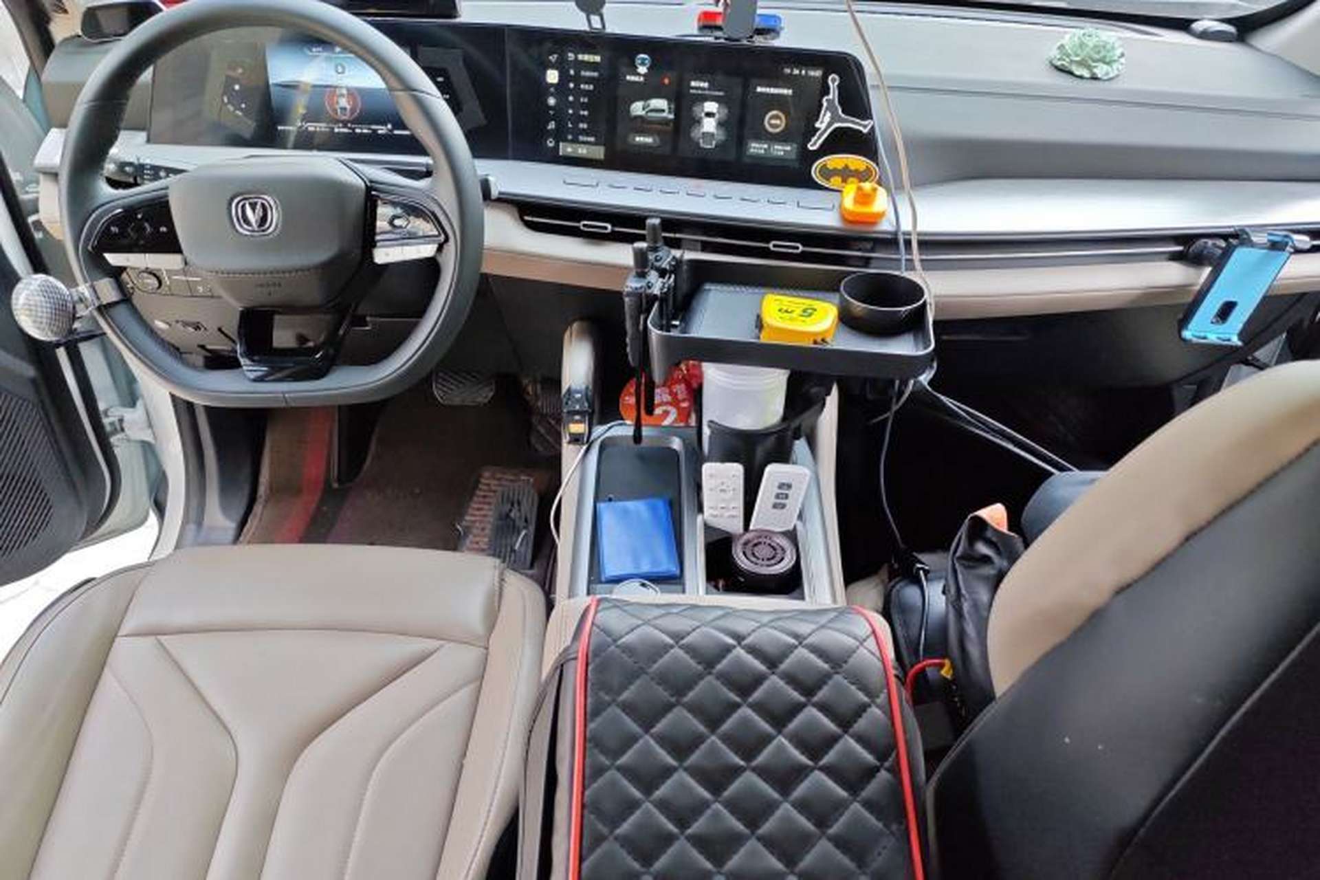 Used CHANGAN Hunter 2024 Knight Edition Flagship Model Dual-Motor All-Wheel Drive Standard Box Center Console