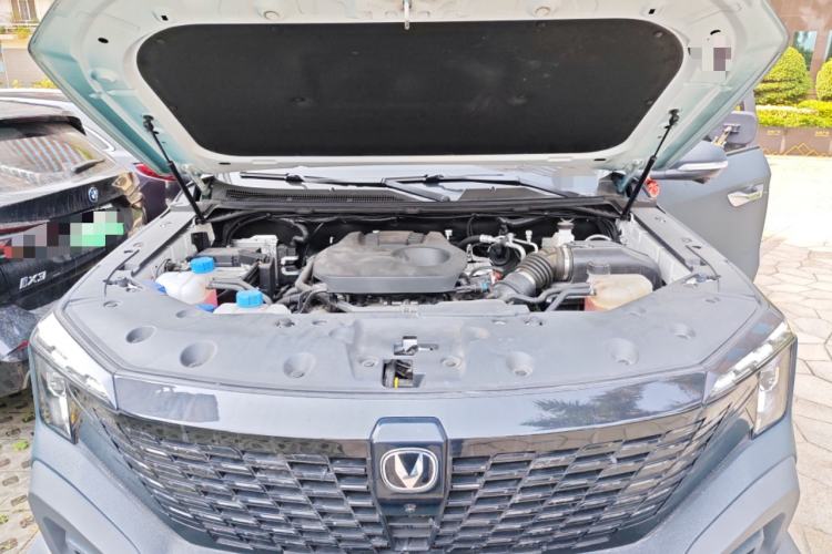 Used CHANGAN Hunter 2024 Knight Edition Flagship Model Dual-Motor All-Wheel Drive Standard Box Engine Bay