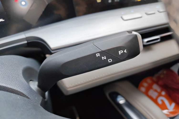 Used CHANGAN Hunter 2024 Knight Edition Flagship Model Dual-Motor All-Wheel Drive Standard Box Gear Lever