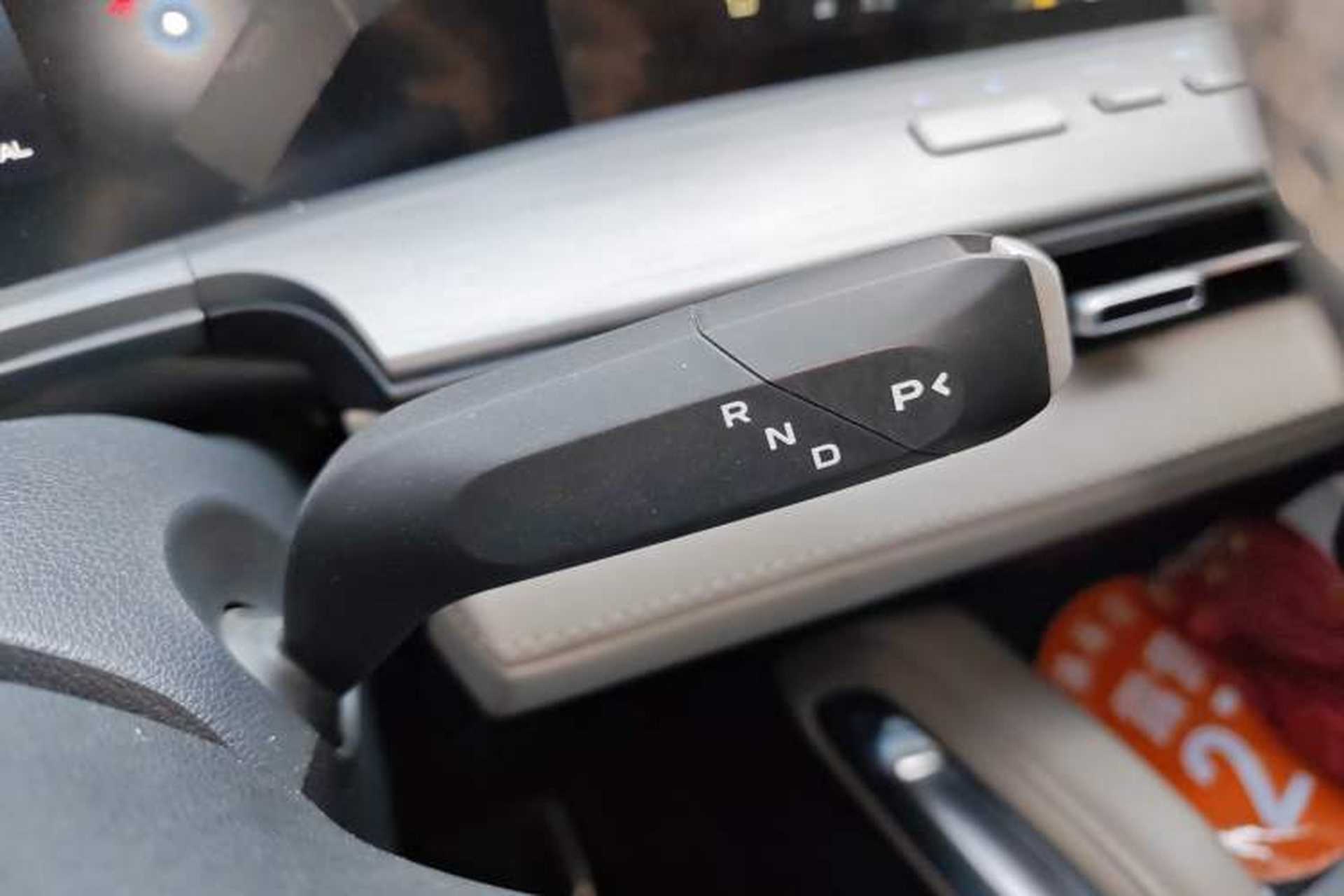 Used CHANGAN Hunter 2024 Knight Edition Flagship Model Dual-Motor All-Wheel Drive Standard Box Gear Lever