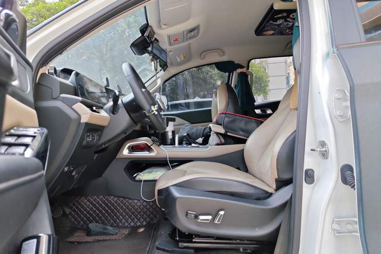 Used CHANGAN Hunter 2024 Knight Edition Flagship Model Dual-Motor All-Wheel Drive Standard Box Left Front Seat