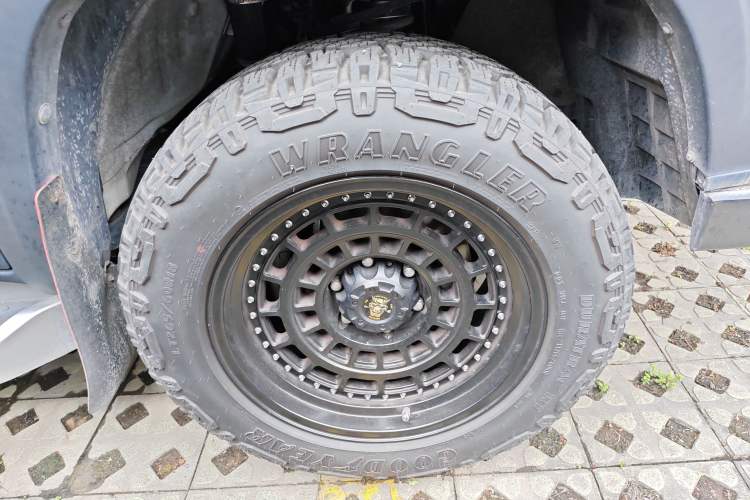 Used CHANGAN Hunter 2024 Knight Edition Flagship Model Dual-Motor All-Wheel Drive Standard Box Right Front Wheel Hub