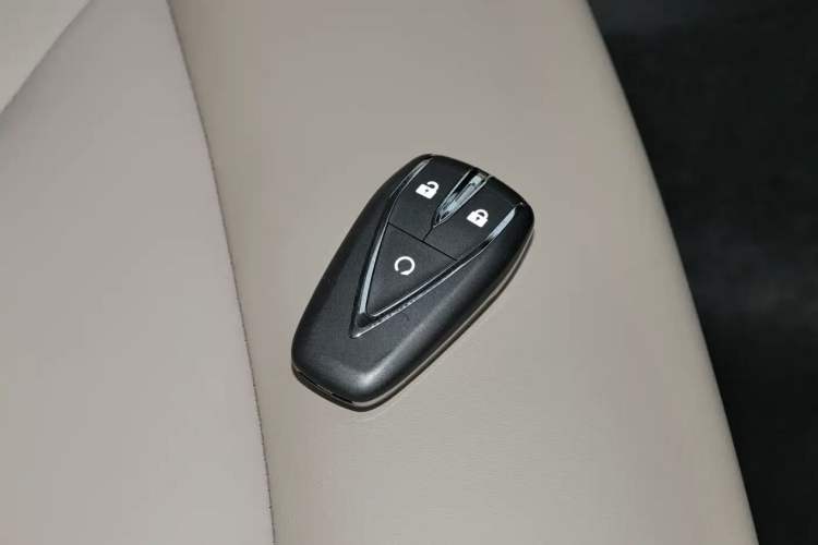 Used CHANGAN Hunter 2024 Knight Edition Flagship Model Dual-Motor All-Wheel Drive Standard Box Vehicle Key